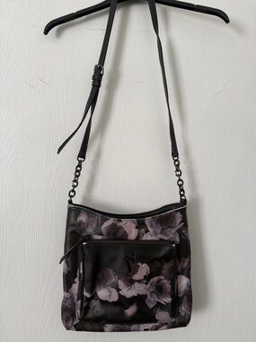 🌻5/$16🌻 Black Floral Crossbody Bag with Front Pocket